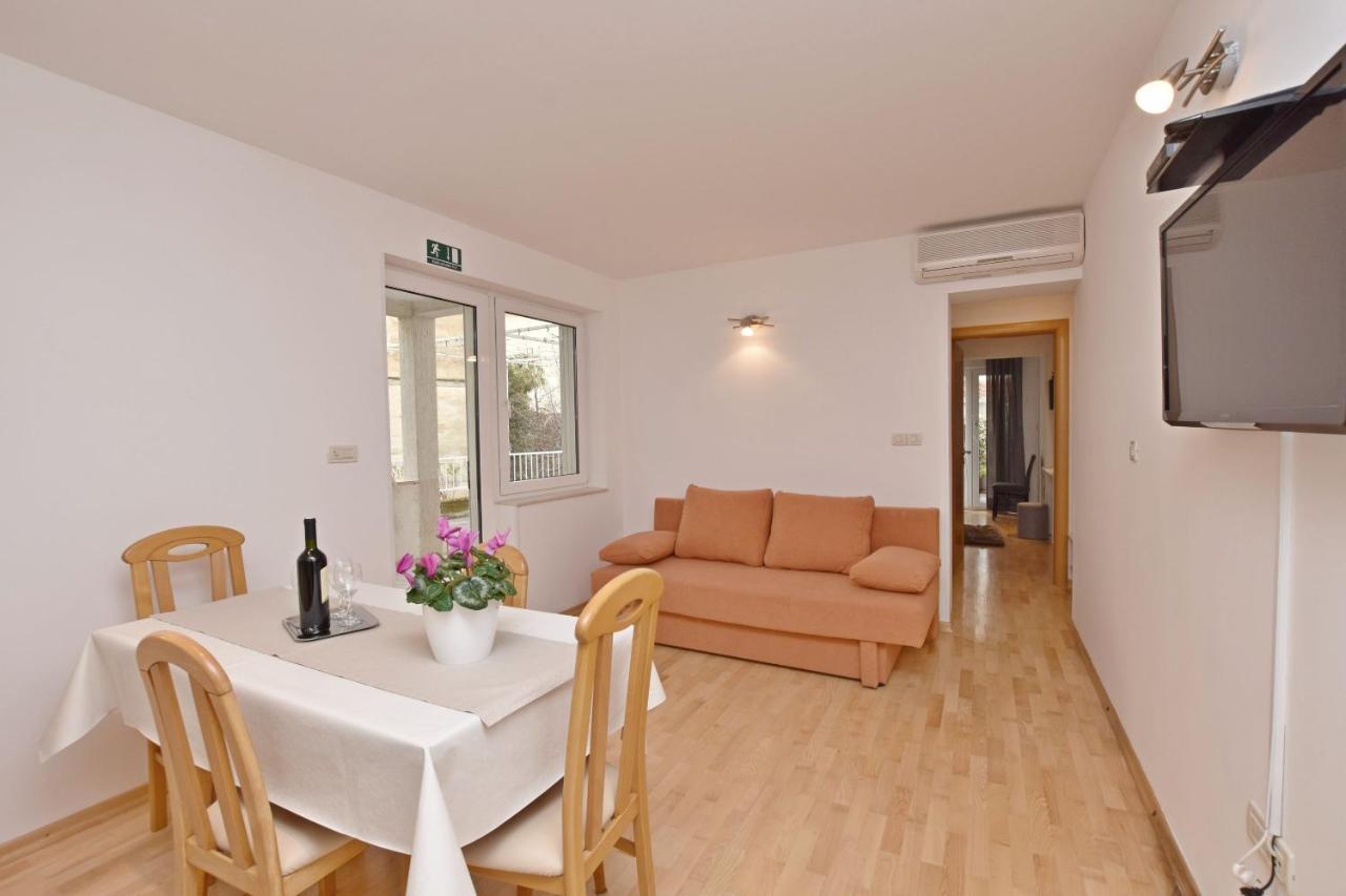 Apartment Mate Оміш Екстер'єр фото